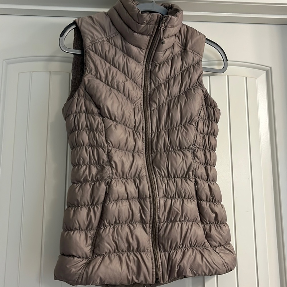 Athleta Puffer Vest